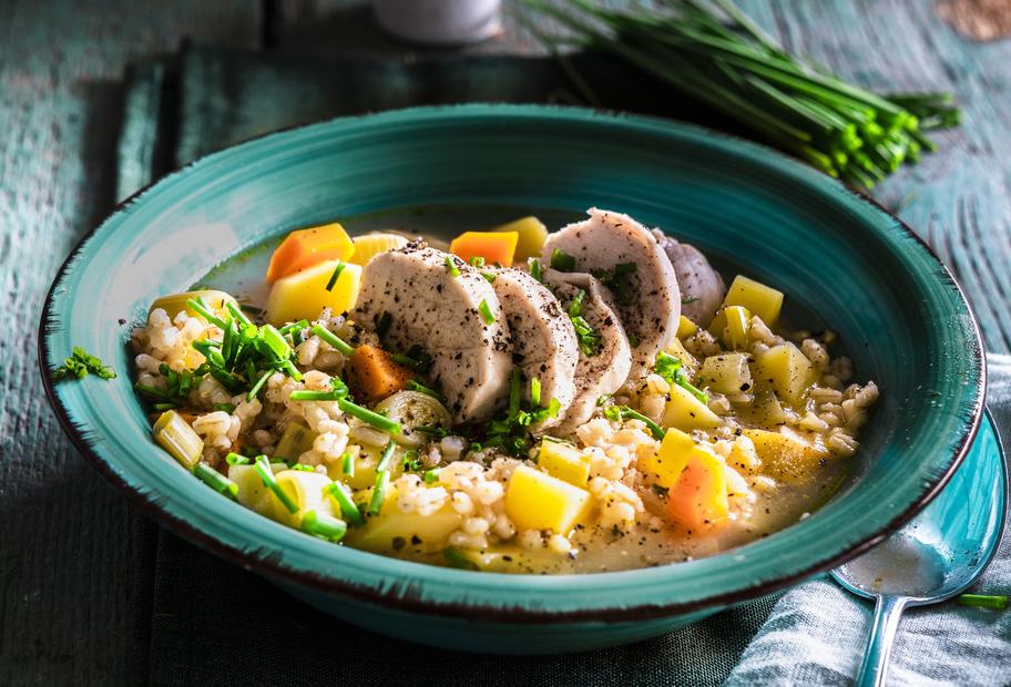 Graupensuppe mit Hähnchen