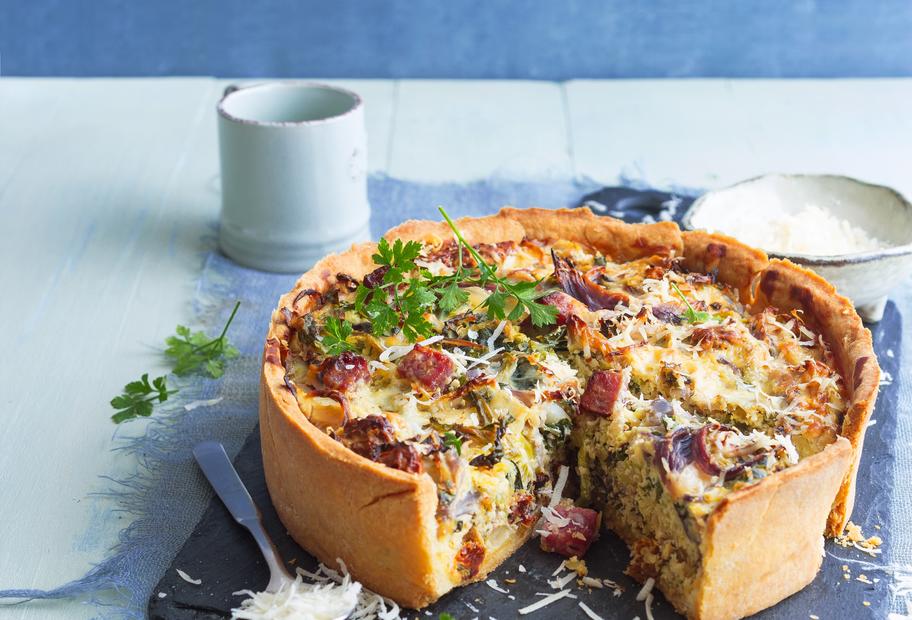 Wirsingkuchen mit Ricotta und Salami