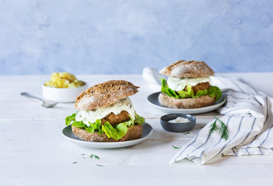 Fischbrötchen mit Kartoffelsalat