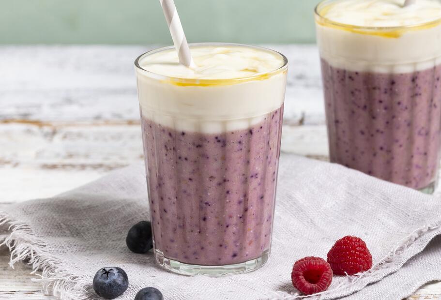 Beeren-Smoothie mit Haferflocken