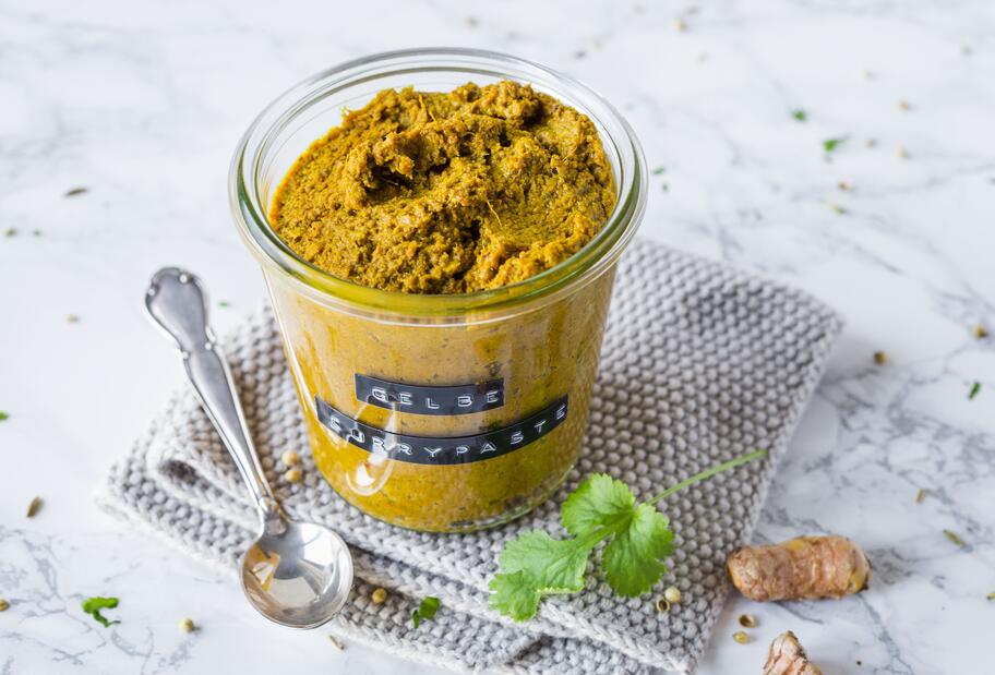 Gelbe Currypaste im Thermomix® | ZAUBERTOPF