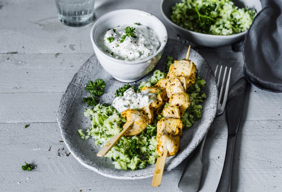 Hähnchenspieße mit Zaziki und Krautsalat mit dem Thermomix® | ZAUBERTOPF