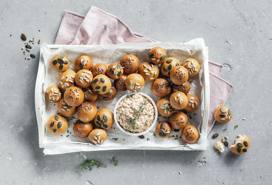 Laugenkonfekt mit Frischkäsedip