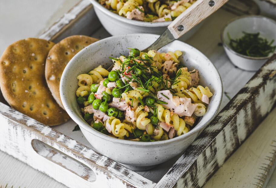 Nudelsalat mit veganer Fleischwurst