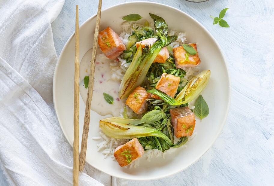 Reis mit Kokossoße und Lachs