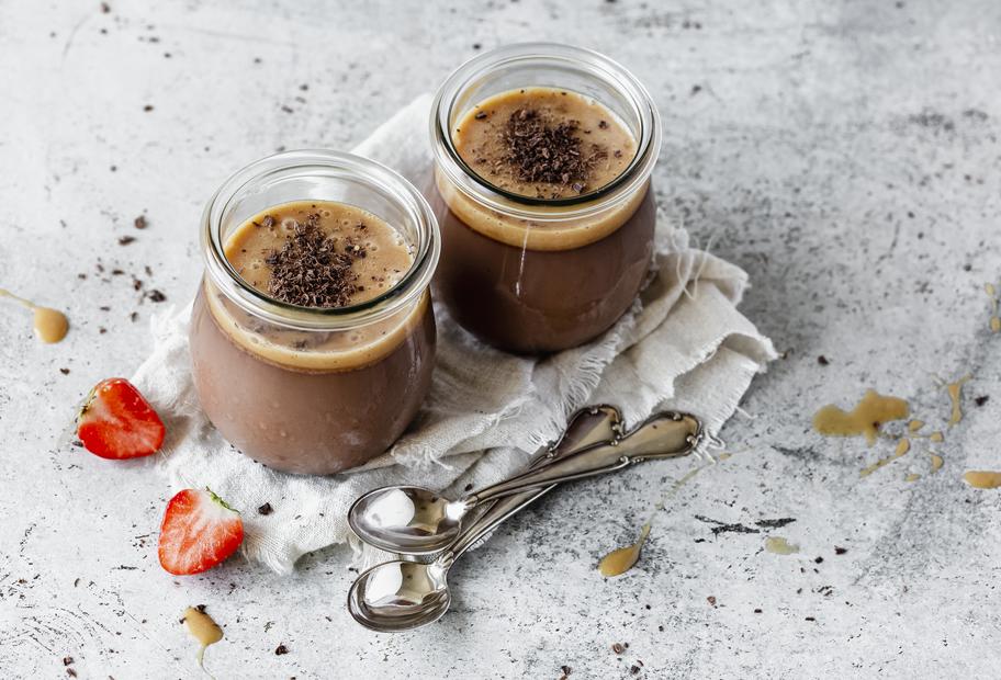 Schoko-Pannacotta mit Karamellsoße