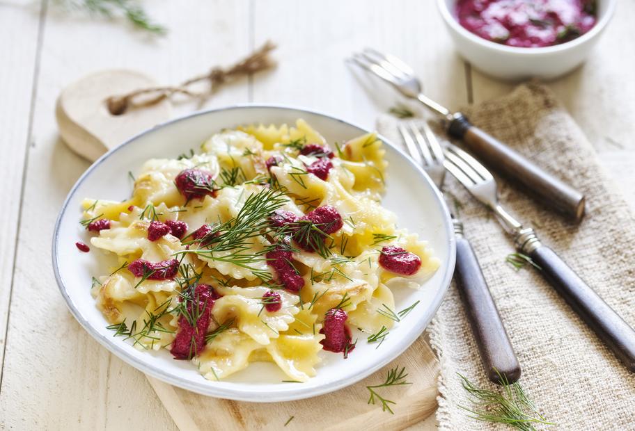 Überbackene Farfalle mit Rote-Bete-Soße