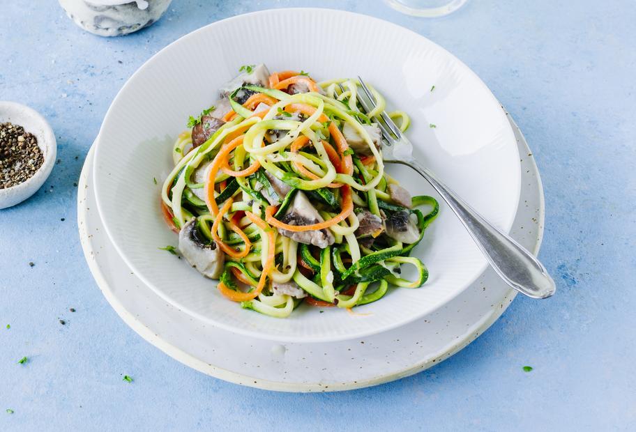 Low-Carb-Zoodles mit Schinken-Sahne-Soße