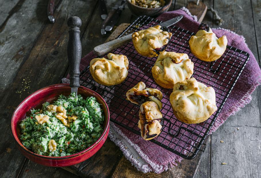 Unwiderstehliche 4-Käse-Küchlein mit Brokkolisalat