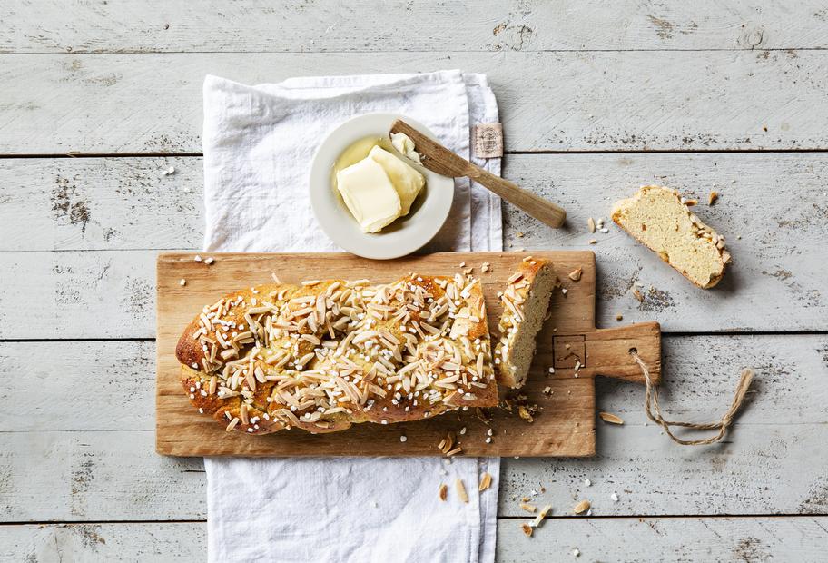 Hefezopf mit Kokosmehl