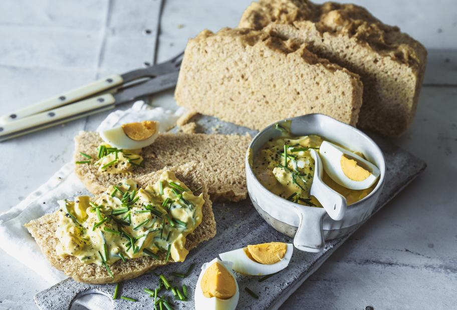 Eiersalat mit Kartoffelbrot aus dem Varoma®