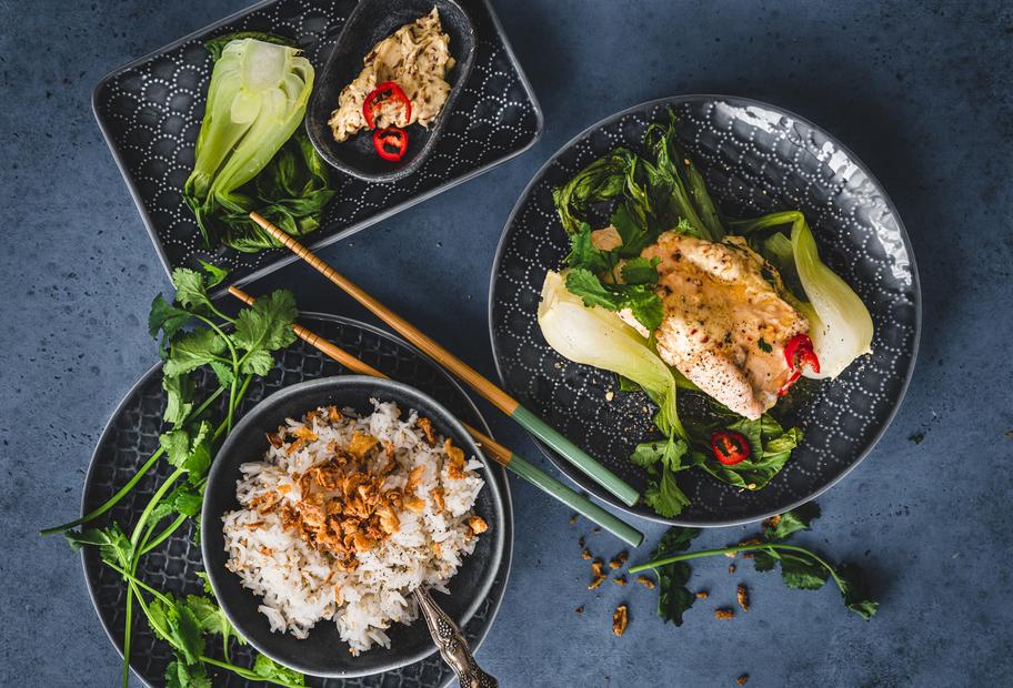 Miso-Lachs mit Pak Choi und Sesam-Reis