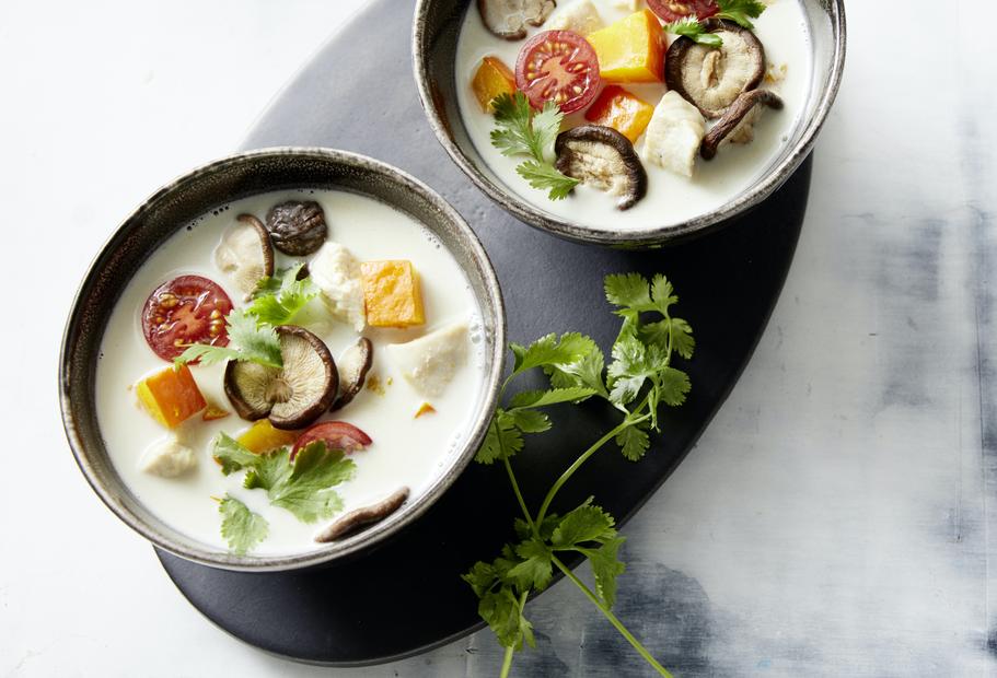 Low-Carb-Kokoseintopf mit Kürbis und Shiitake