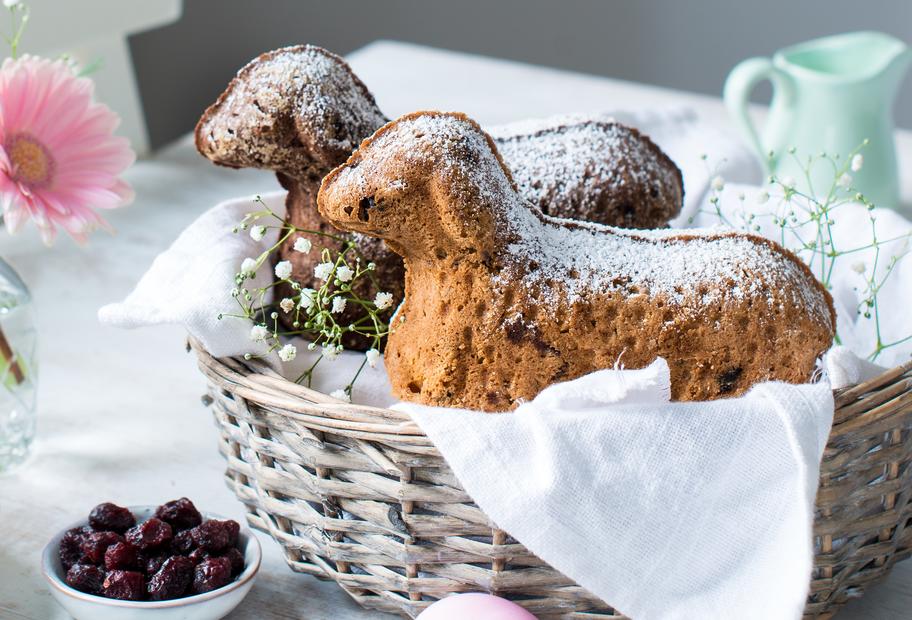 Osterlamm in zwei Farben