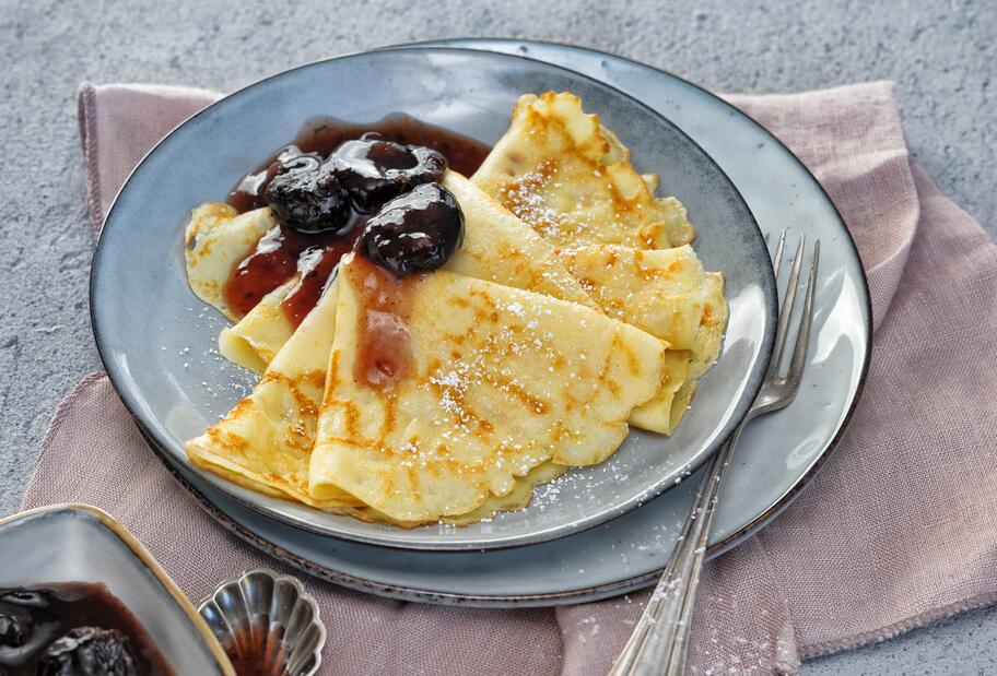 Buttermilch-Crêpes mit Backpflaumen