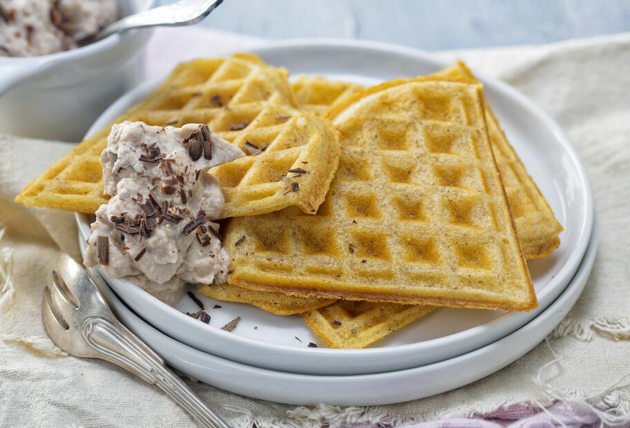 Gewürzwaffeln mit Schokosahne
