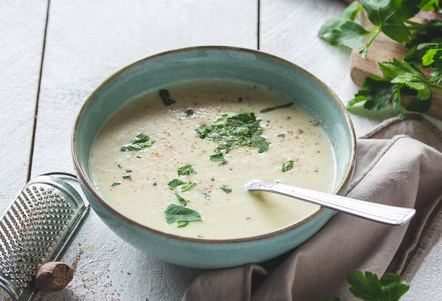 Cremige Spargelsuppe aus Spargelresten für den Thermomix®