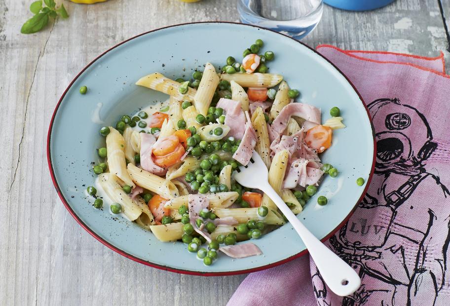 Penne mit Erbsen-Schinken-Soße