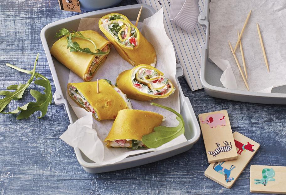 Pfannkuchenröllchen mit Paprikacreme