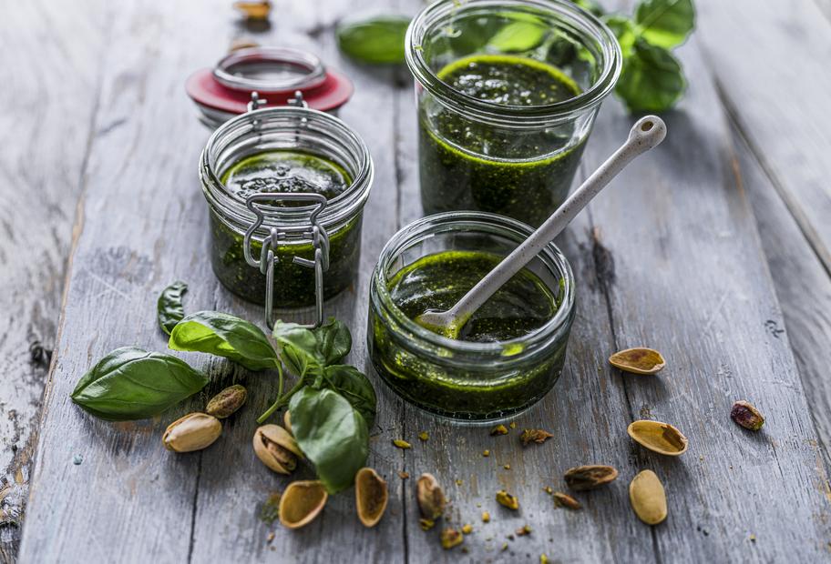 Das leckerste Pistazien-Kräuter-Pesto