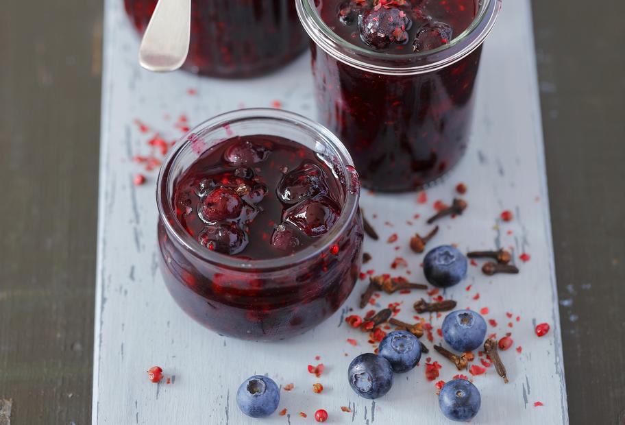 Blaubeerkonfitüre mit rotem Pfeffer