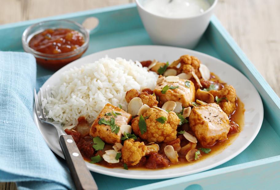 Lachs-Blumenkohl-Curry mit Reis