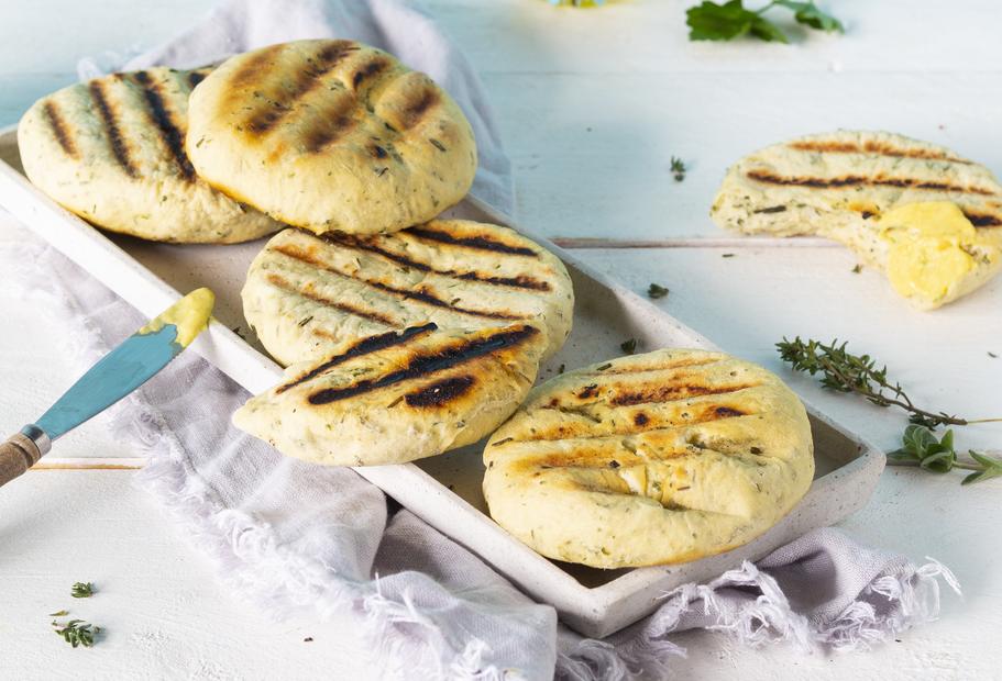 Einfaches Grillbrot mit Kräutern