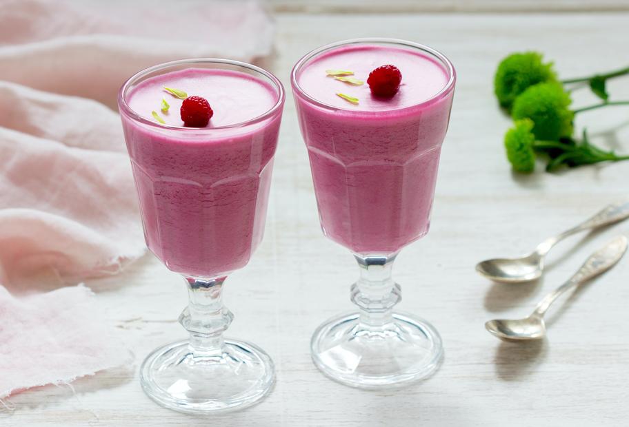 Sommerliches Beerenmousse mit Joghurt