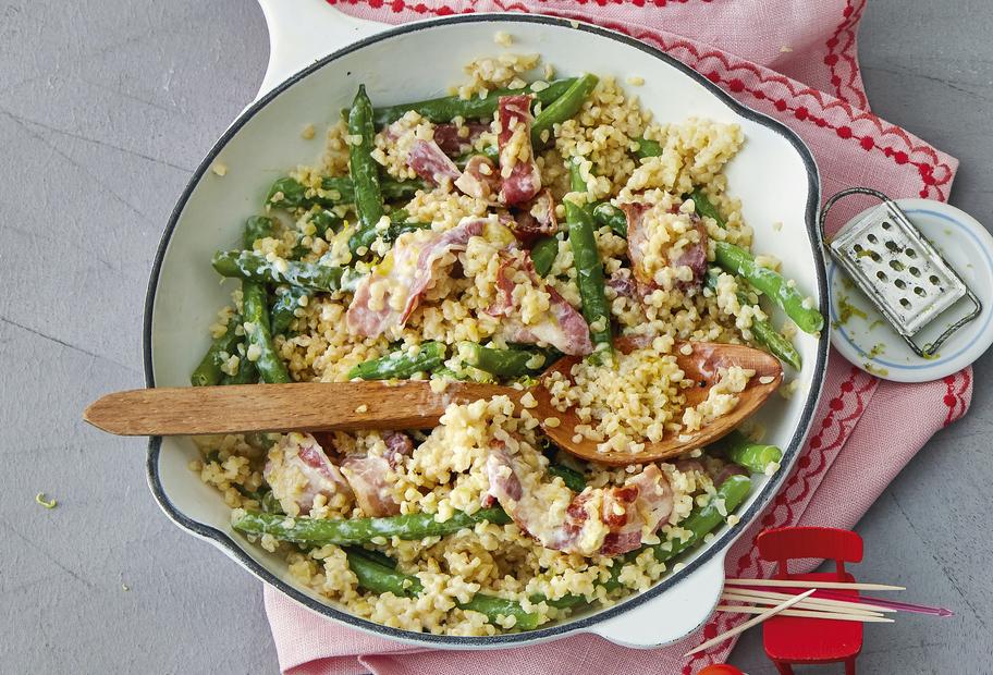 Bulgursalat mit Bohnen und Speck