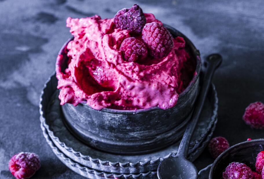 Himbeer-Blitzeis mit Mascarpone