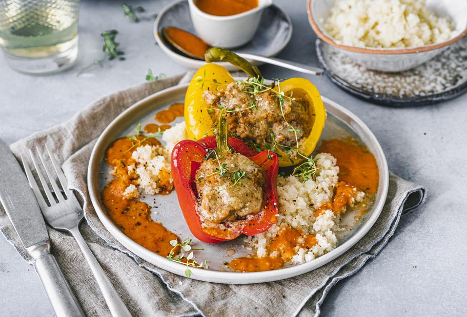 Paprika mit Tomate-Mozzarella-Hackfüllung