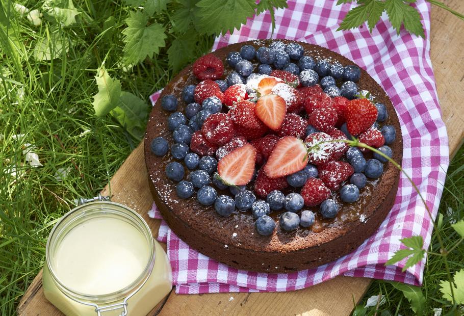 Schokokuchen mit Beeren