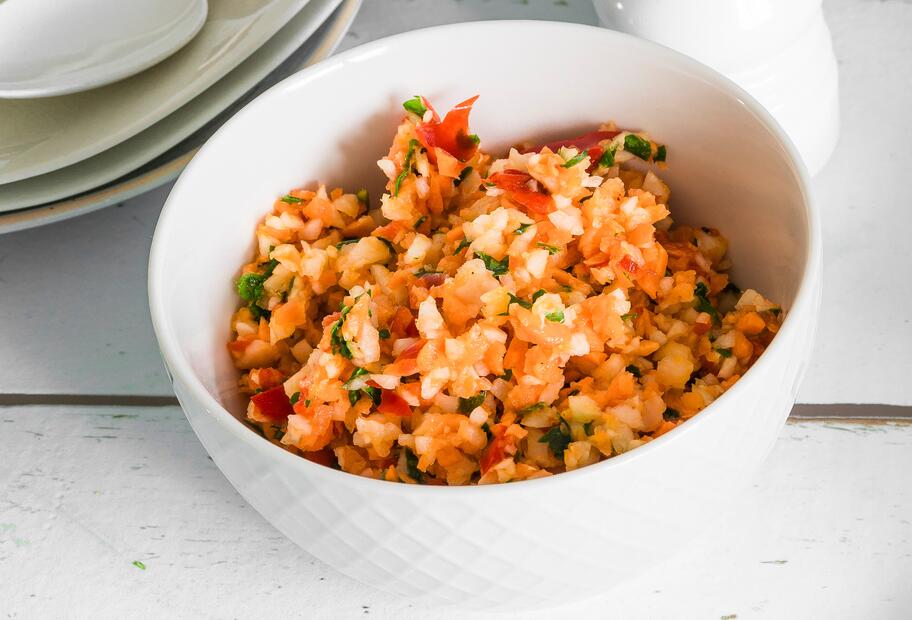 Fitnesssalat mit Sonnenblumenkernen in unter 5 Minuten