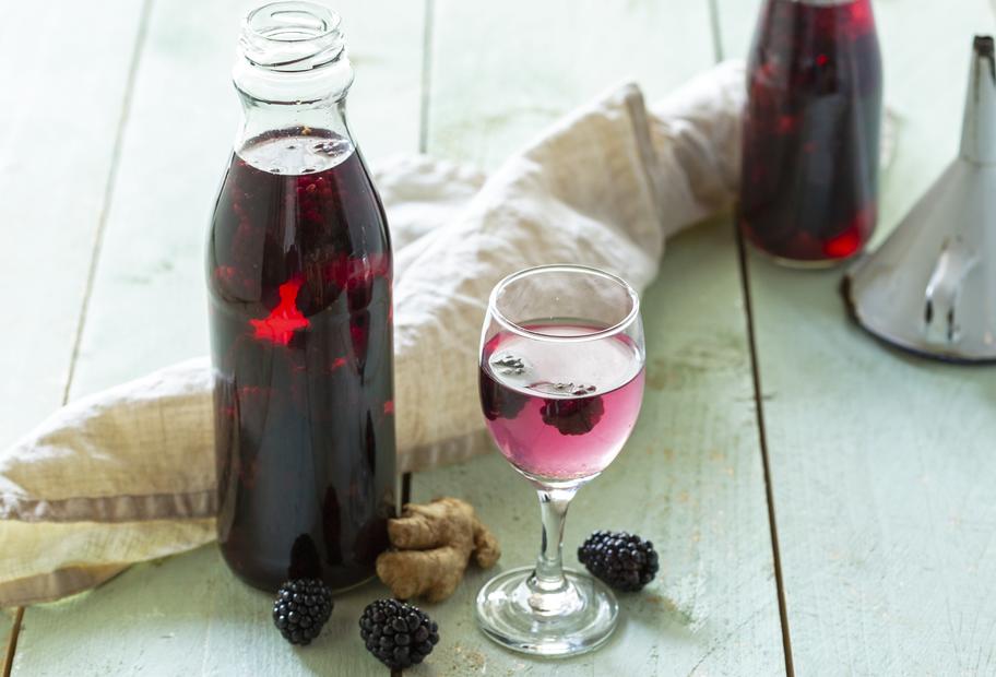 Herrlich süßer Brombeerlikör mit Gin