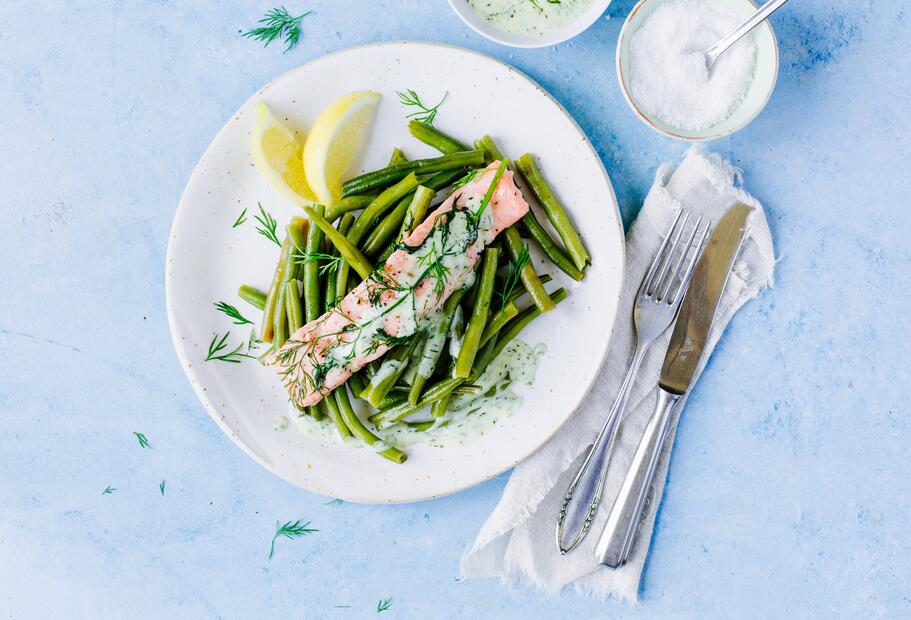 Lachs mit Dillsoße und grünen Bohnen