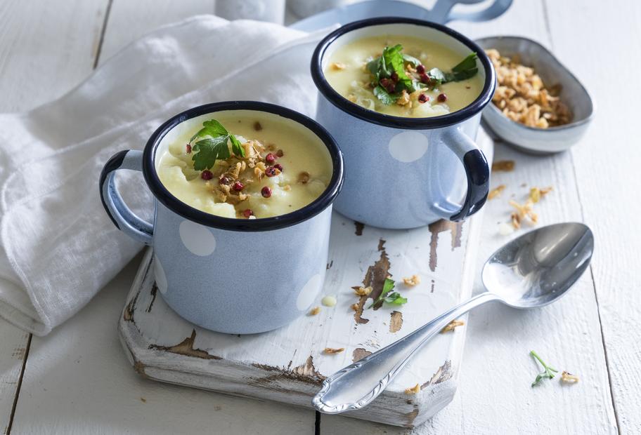 Cremige Blumenkohlsuppe mit Röstzwiebeln