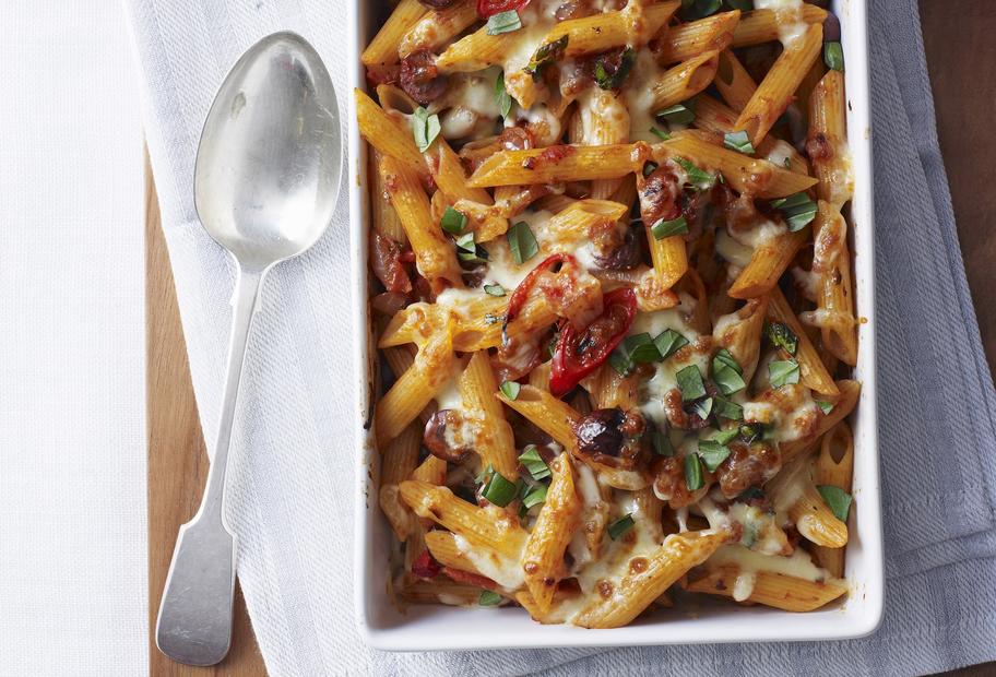 Scharfer Arrabbiata-Auflauf mit Mozzarella