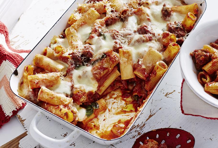 Italienischer Rigatoni-Wurst-Auflauf