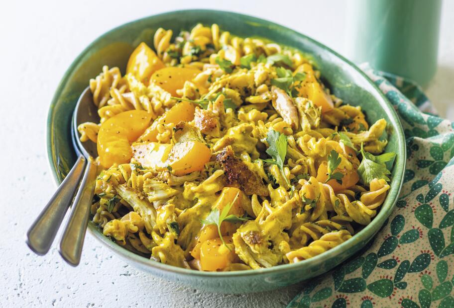 Nudelsalat mit Hähnchen und Currydressing