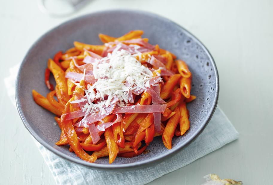 One-Pot-Penne mit Paprika-Salami-Soße