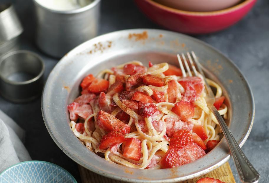 Pasta mit Erdbeeren und Joghurt