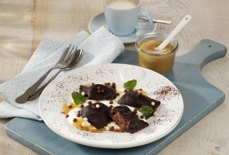 Schokoladen-Mascarpone-Ravioli mit Karamellsoße