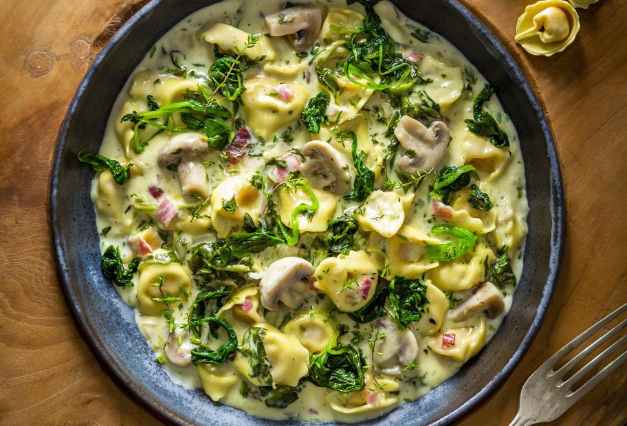 Tortellinisuppe mit Champignons und Bacon