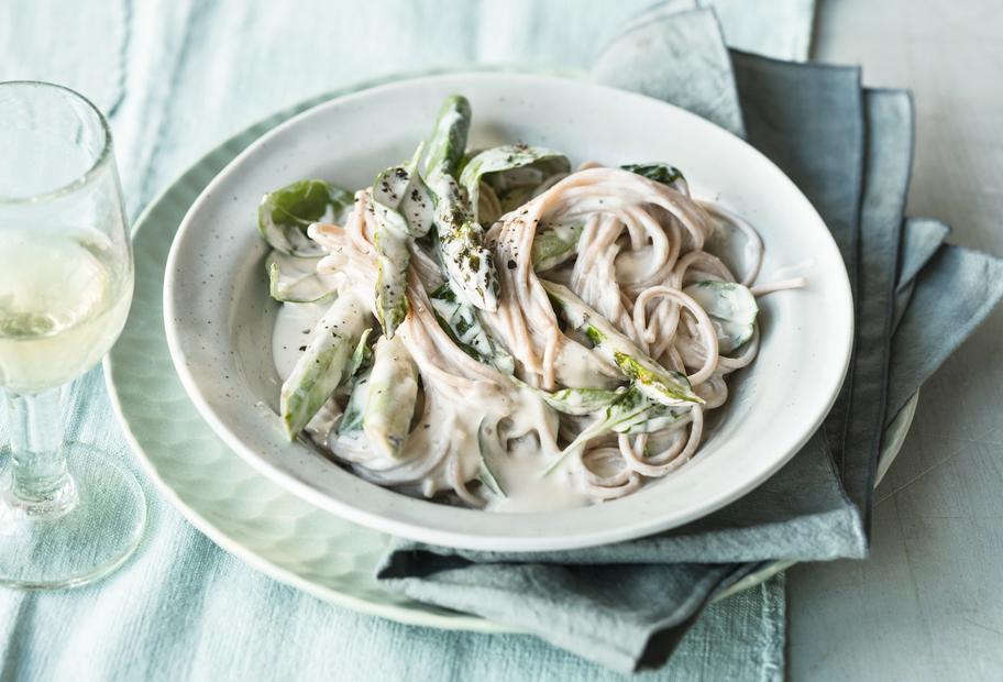 Vollkornspaghetti mit Ziegenkäse-Spargel-Soße