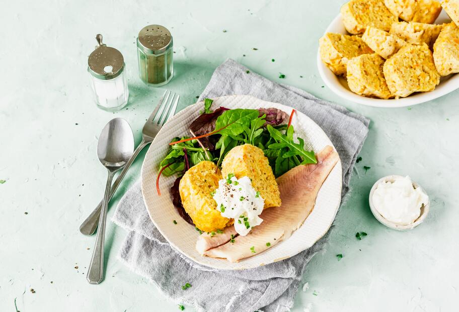 Kartoffel-Kürbis-Knödel mit Meerrettichdip und Forelle