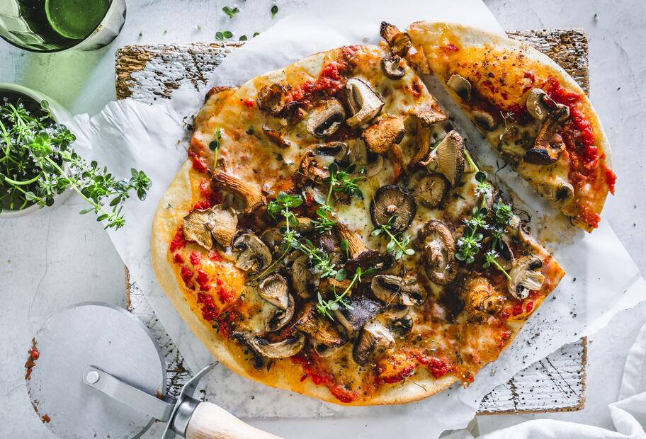 Knusprige Pizza Funghi
