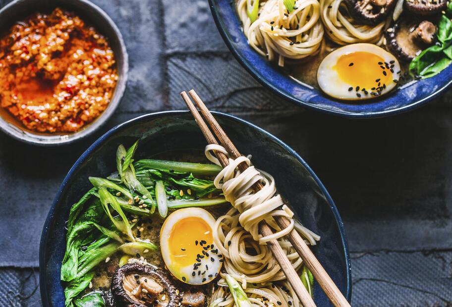 Vegetarische Ramen Bowl mit Shiitake