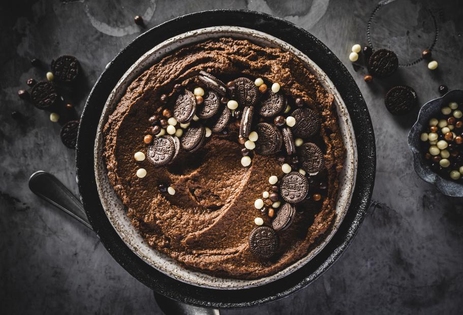 Süßer Schoko-Hummus mit Datteln