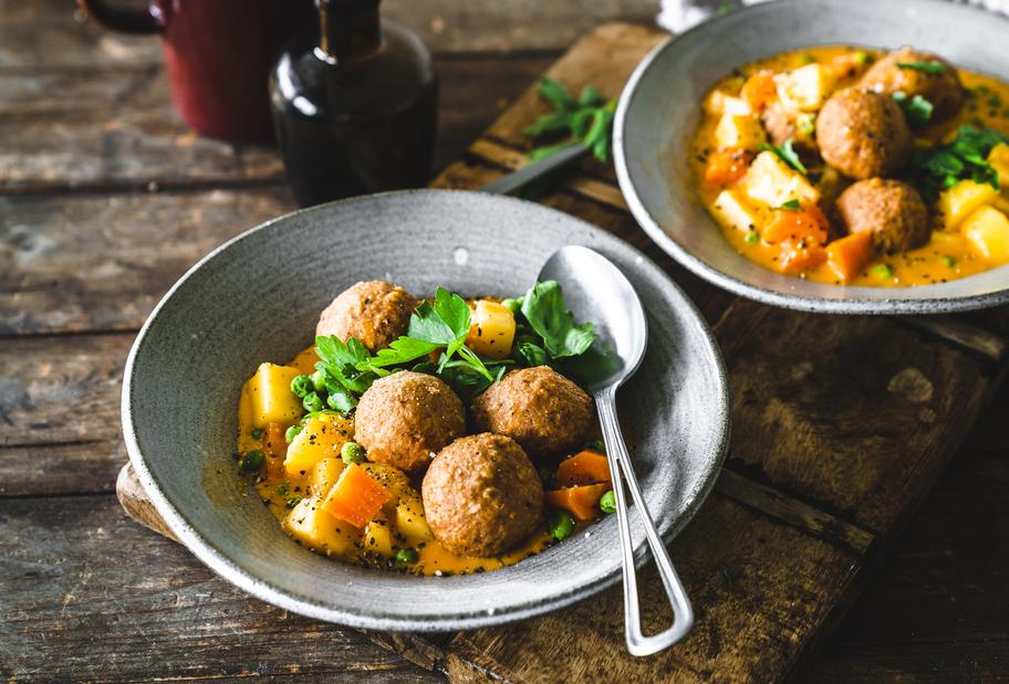 Sahniger Wikingertopf mit Veggie-Bällchen