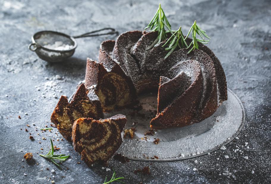 Baileys-Marmorkuchen mit Rosmarin-Wald